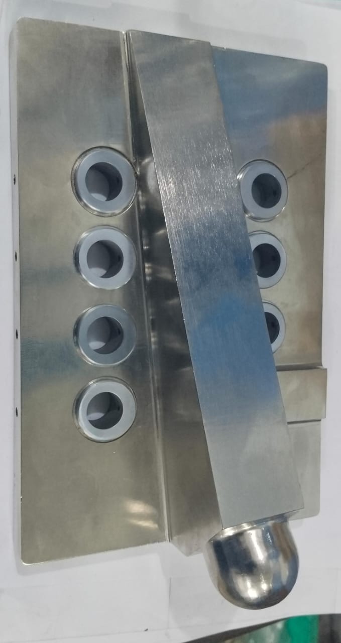 Machined manifold plate with ceramic-lined bore inserts