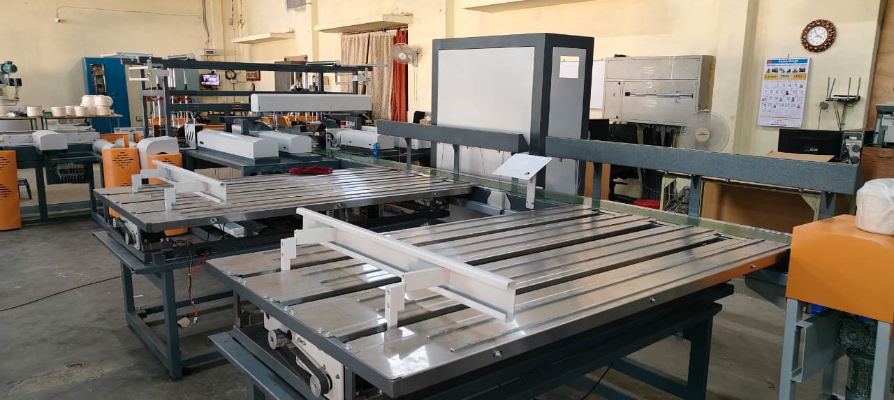 Infeed conveyor and pallet handling frame — end-of-line integration