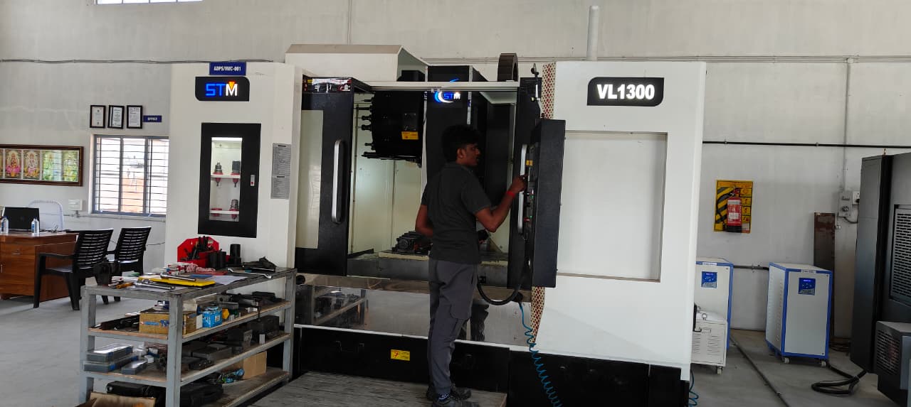 CNC turning center with operator — wear parts production for packaging lines